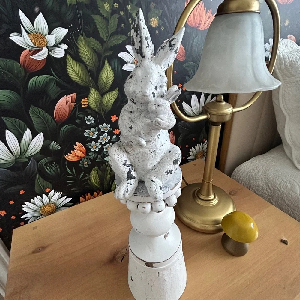 White Distressed Rabbit Statue - Picture 4 of 15